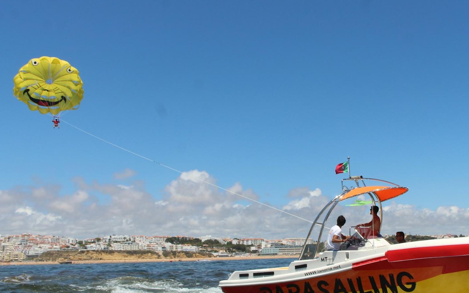 Albufeira: Parasailing Experience