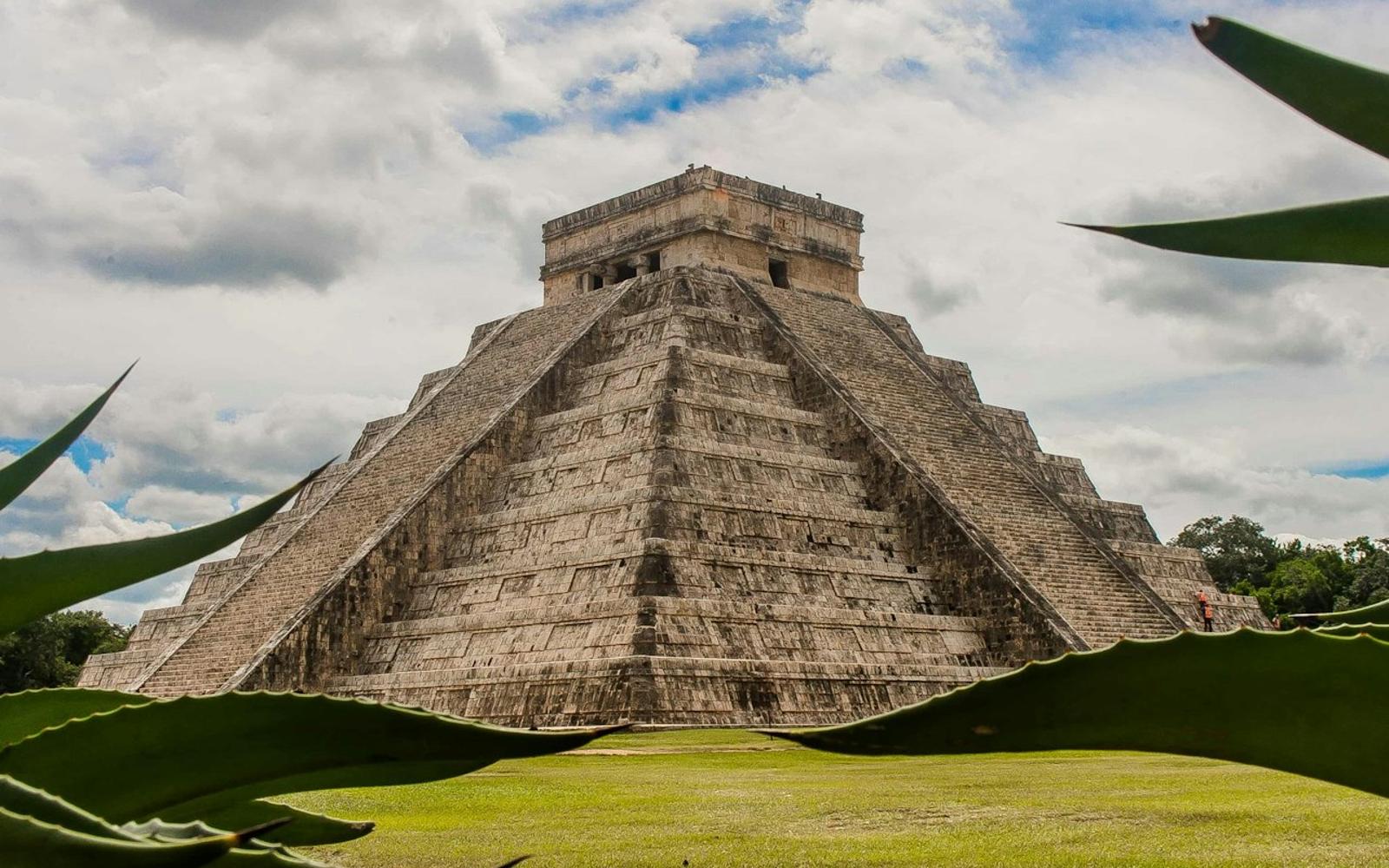 Chichén Itzá & Valladolid: Guided Tour + Transfer + Lunch