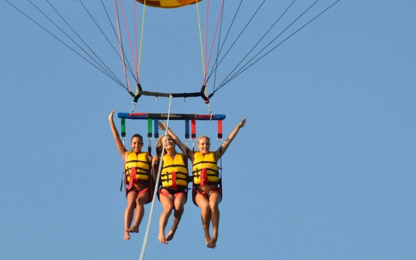 Miami: Parasailing Experience