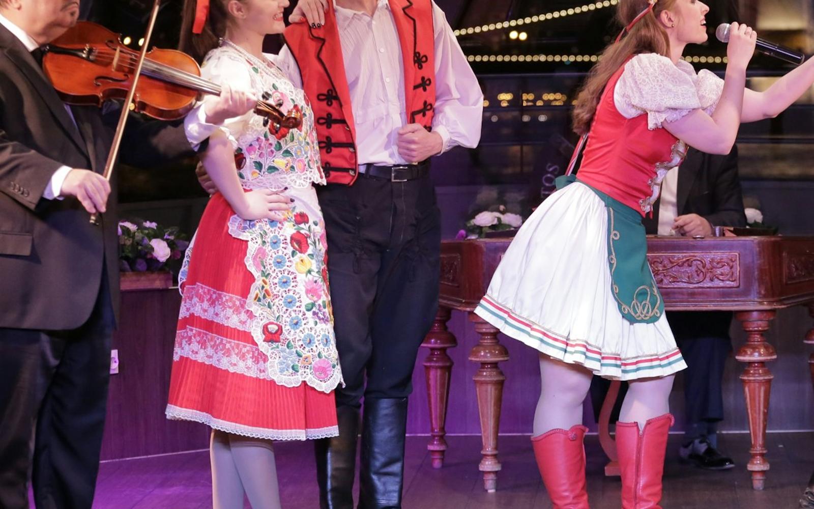 Budapest: Cocktail and Folklore Night Cruise