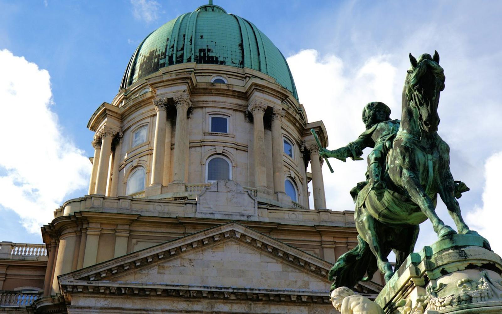 Budapest: Castle District Guided Tour + Sightseeing Bus Tour tickets at Budapest City Tours, Budapest