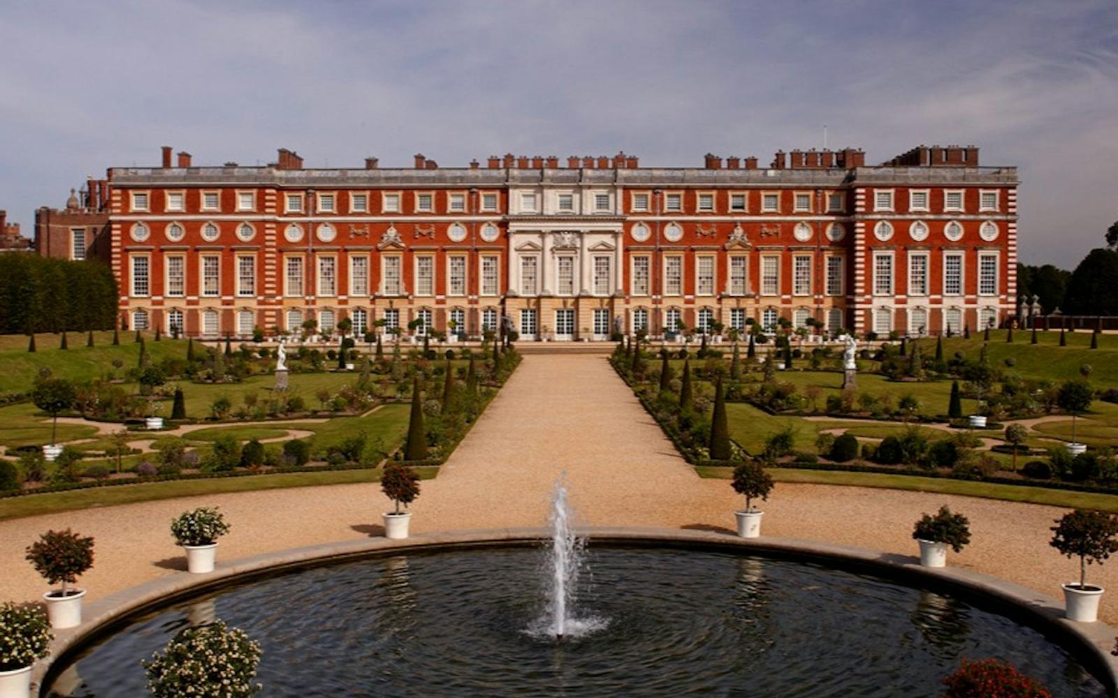 Hampton Court Palace, Gardens & Maze: Entry Ticket + Audio Guide at Hampton Court Palace, London