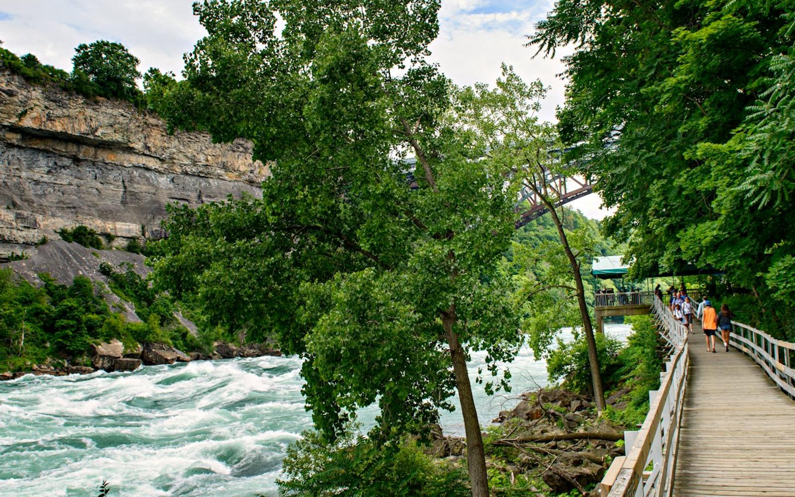Niagara Falls: White Water Walk
