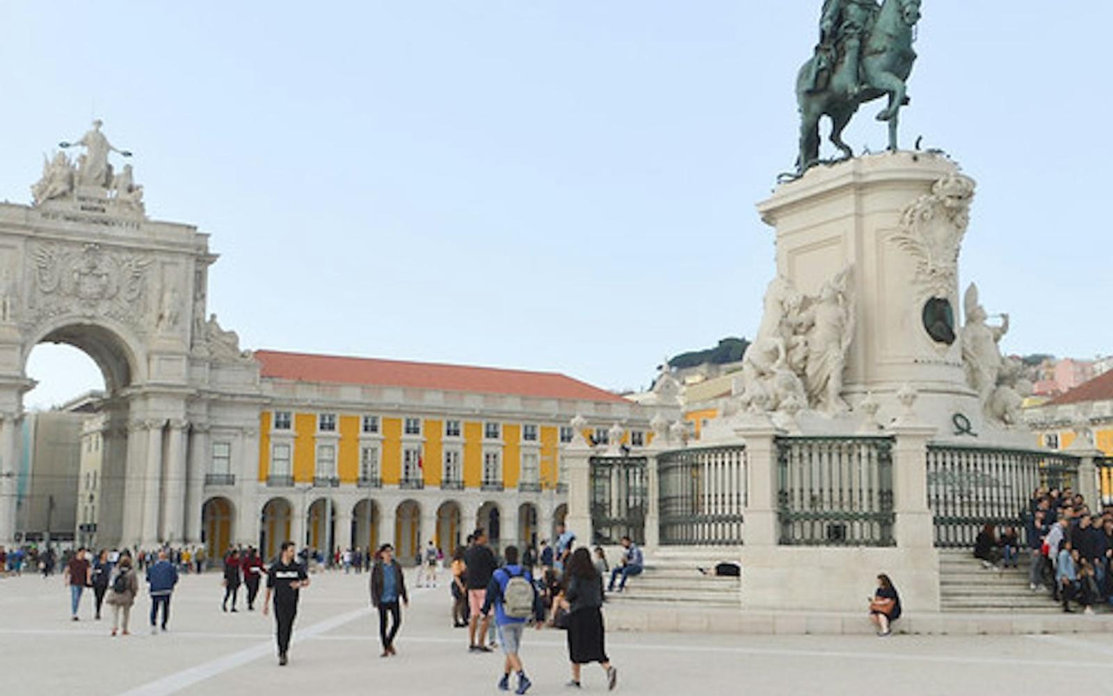 Rua Augusta Arch Viewpoint