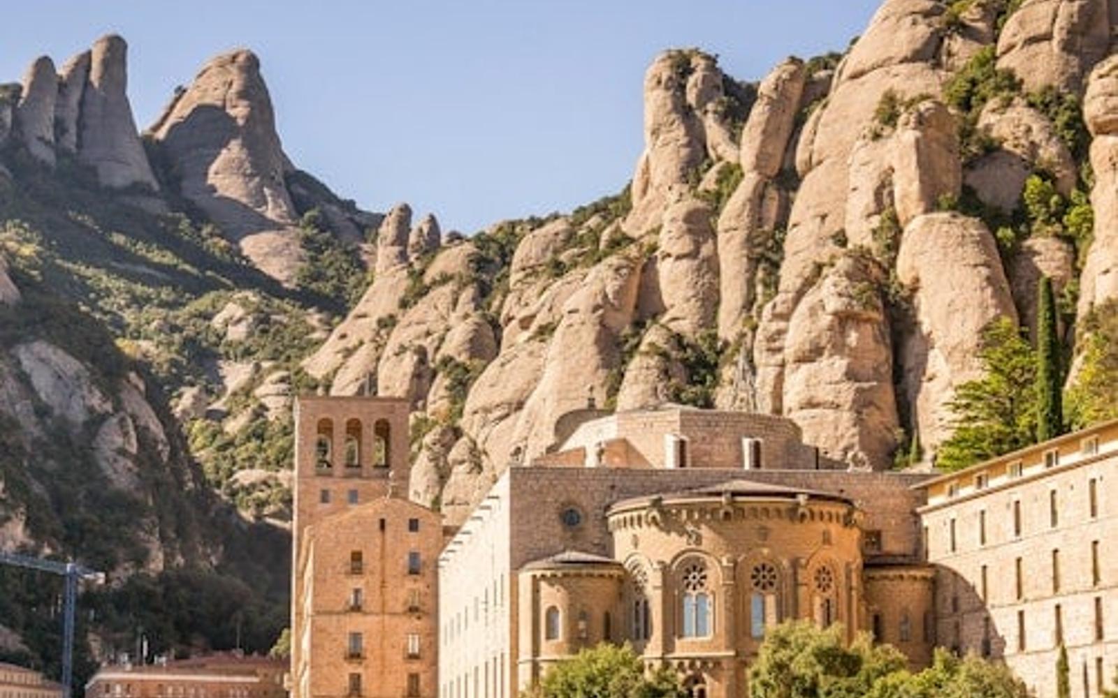 Montserrat & Wineries: Round trip + Wine Experience with Traditional Meal tickets at Montserrat Day Trips from Barcelona, بارسلونا