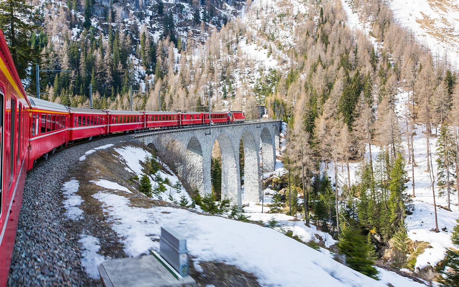 Punainen Bernina-junamatkalippu