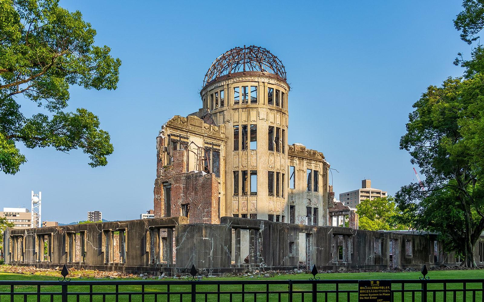 Guided Bus Tour of Hiroshima and Miyajima with Lunch