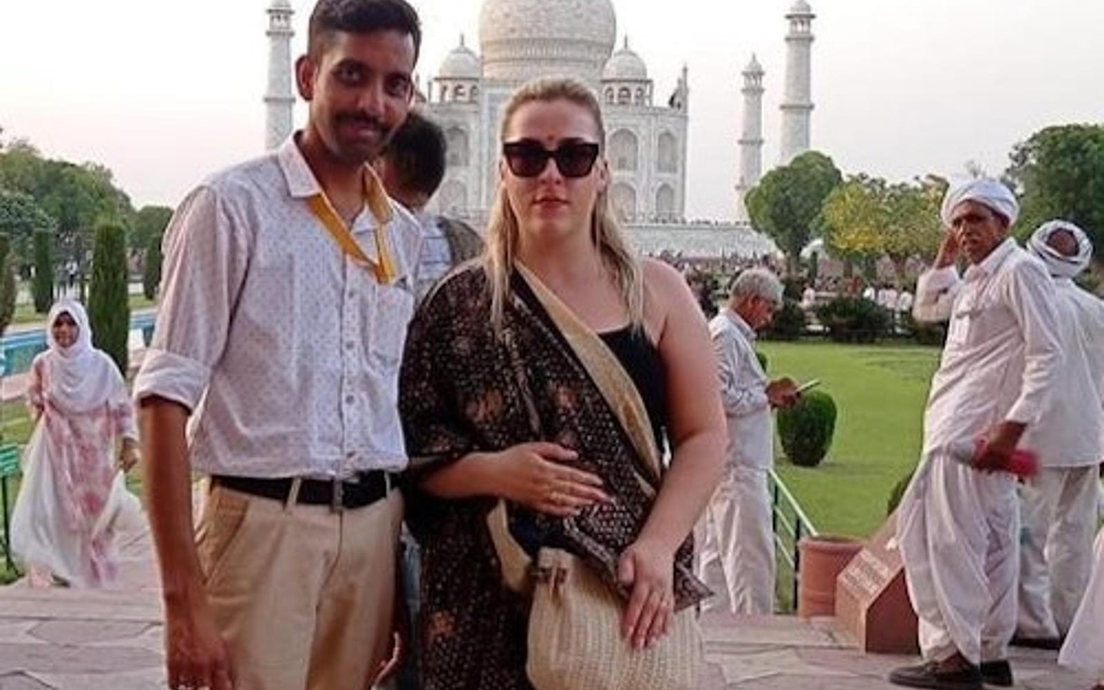Agra: Guided Tour + Roundtrip Transfer