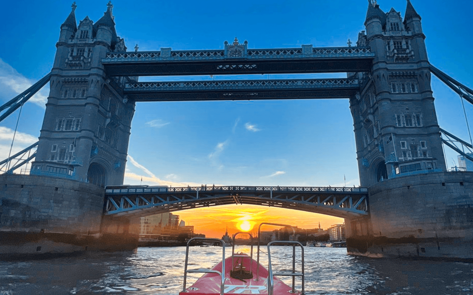 تور ماجراجویی قایق تندرو شبانه تمز راکتس tickets at Thames River Cruises, London