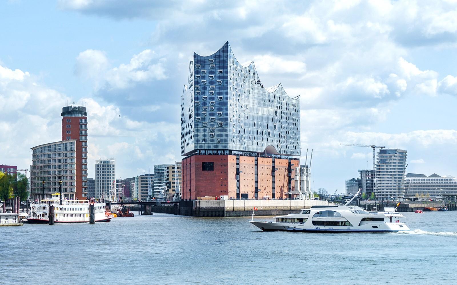 Hamburg Harbor Small-Group Cruising Tour