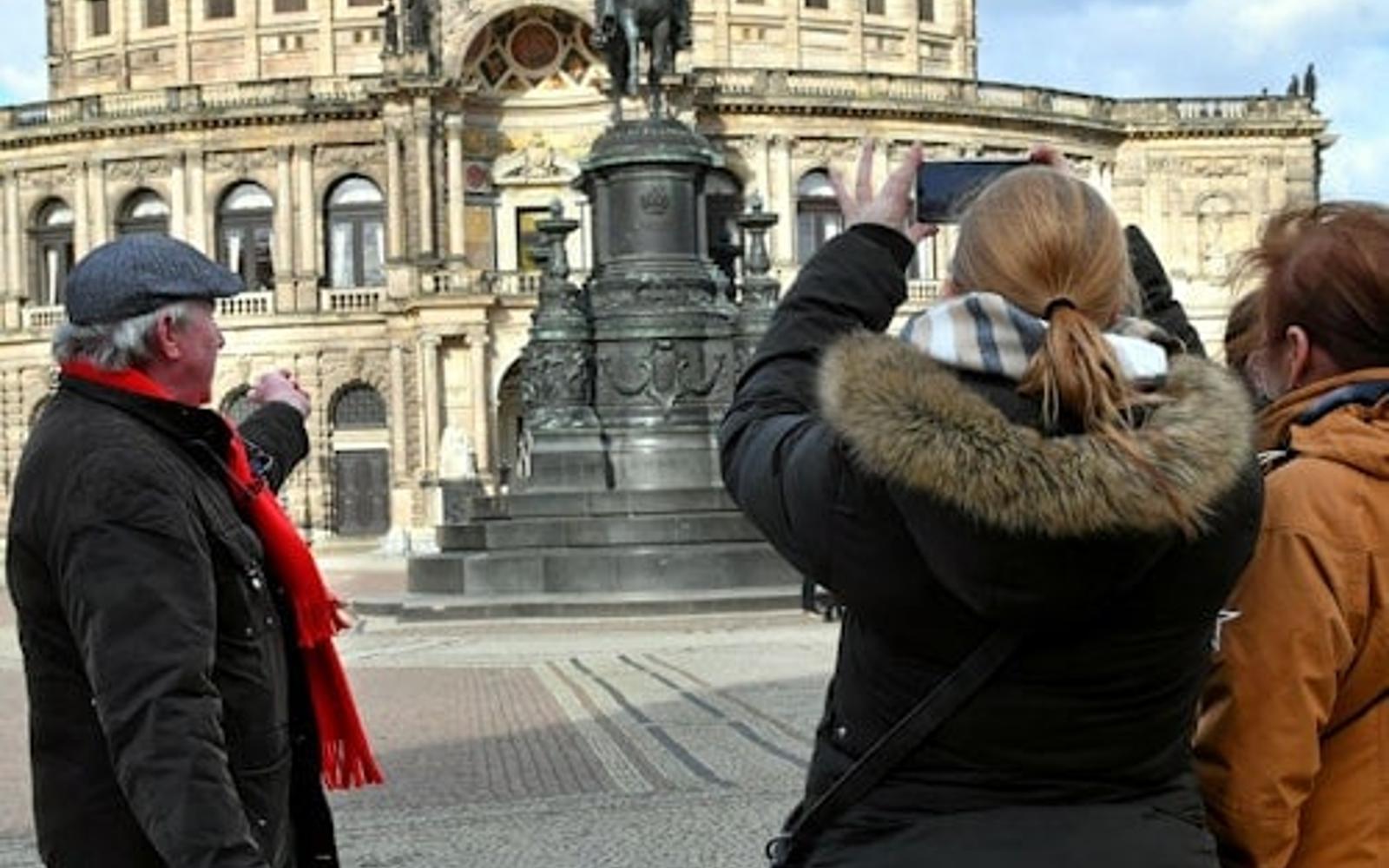 Dresden: Guided Walking Tour in German