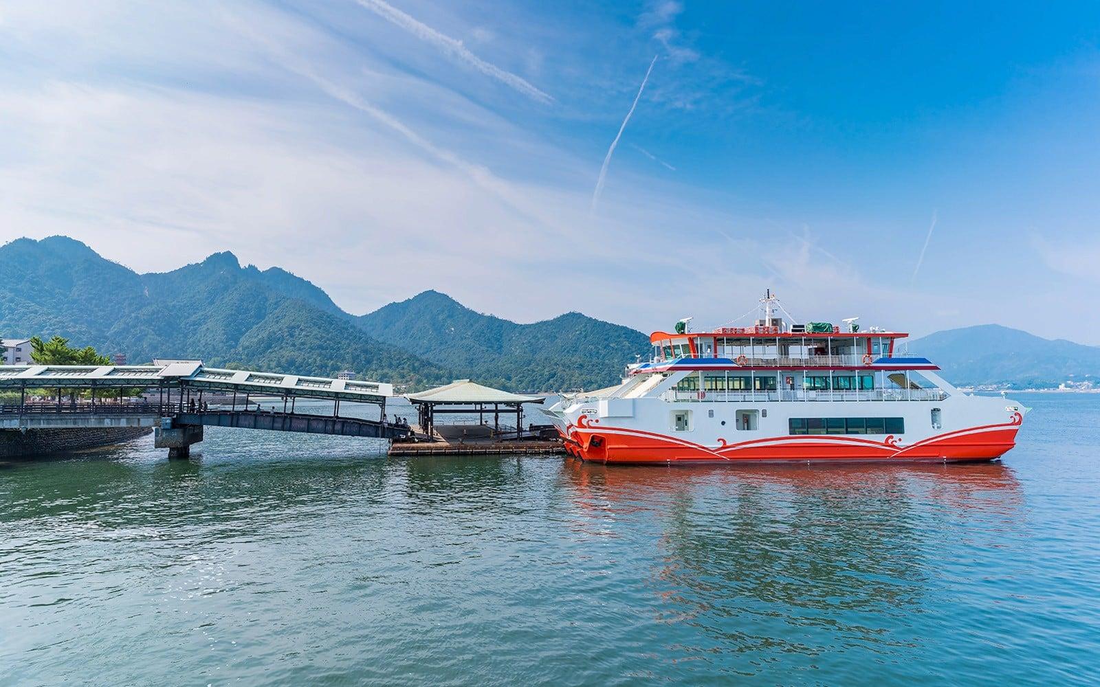 From Osaka/Kyoto: Hiroshima & Miyajima Day Trip with Round-Trip Shinkansen Tickets