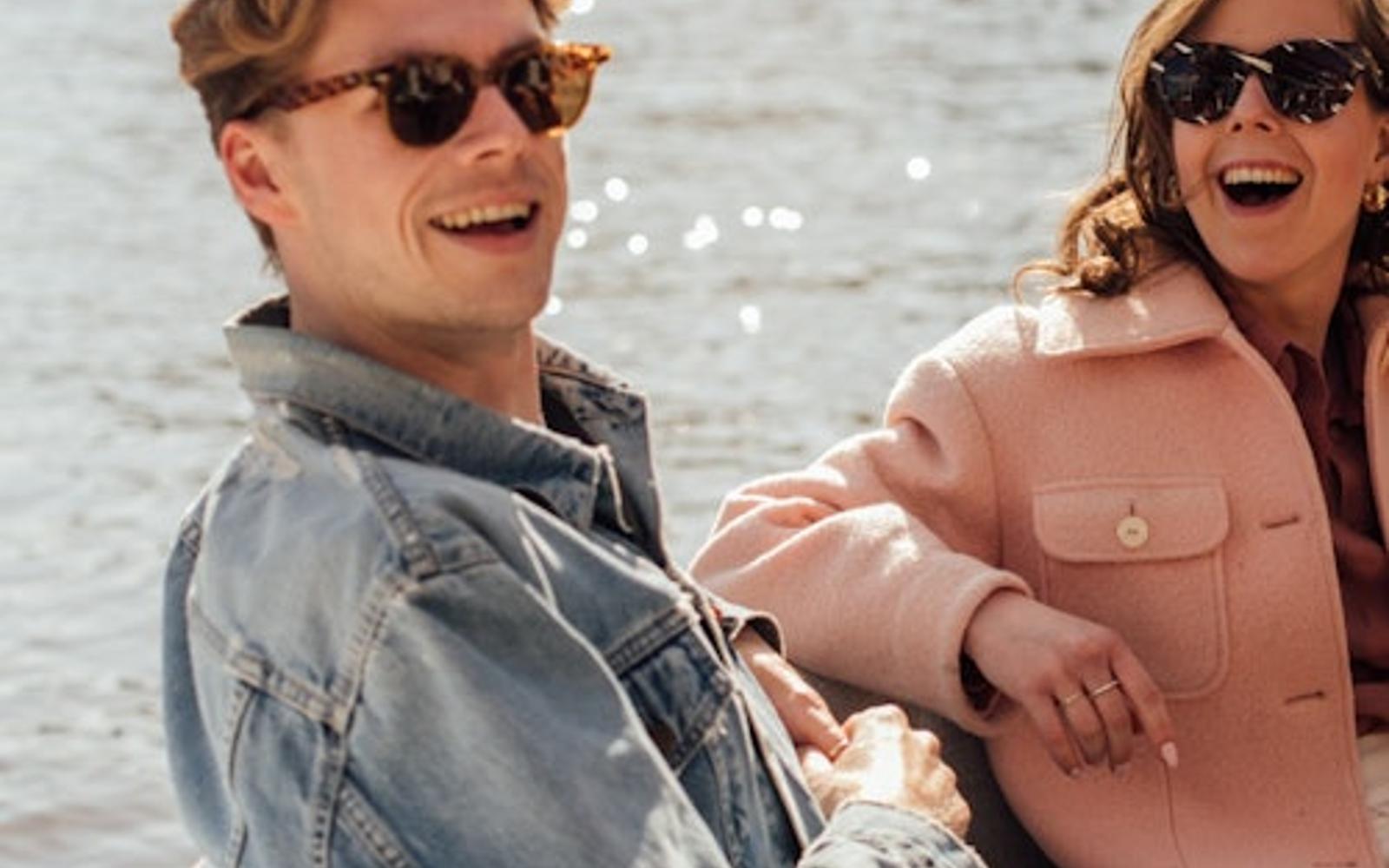 Amsterdam: Guided Saloon Boat Cruise + Cocktail & Waffle tickets at Amsterdam Canal Cruises, Амстердам