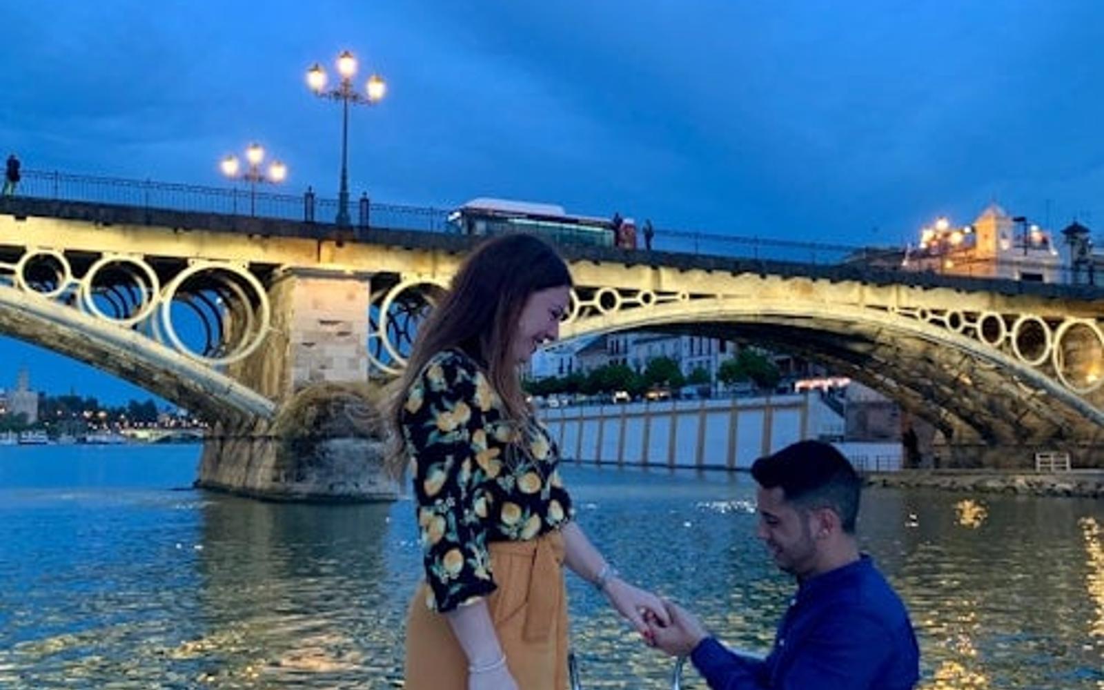 Seville: 1-Hr Romantic Boat Tour