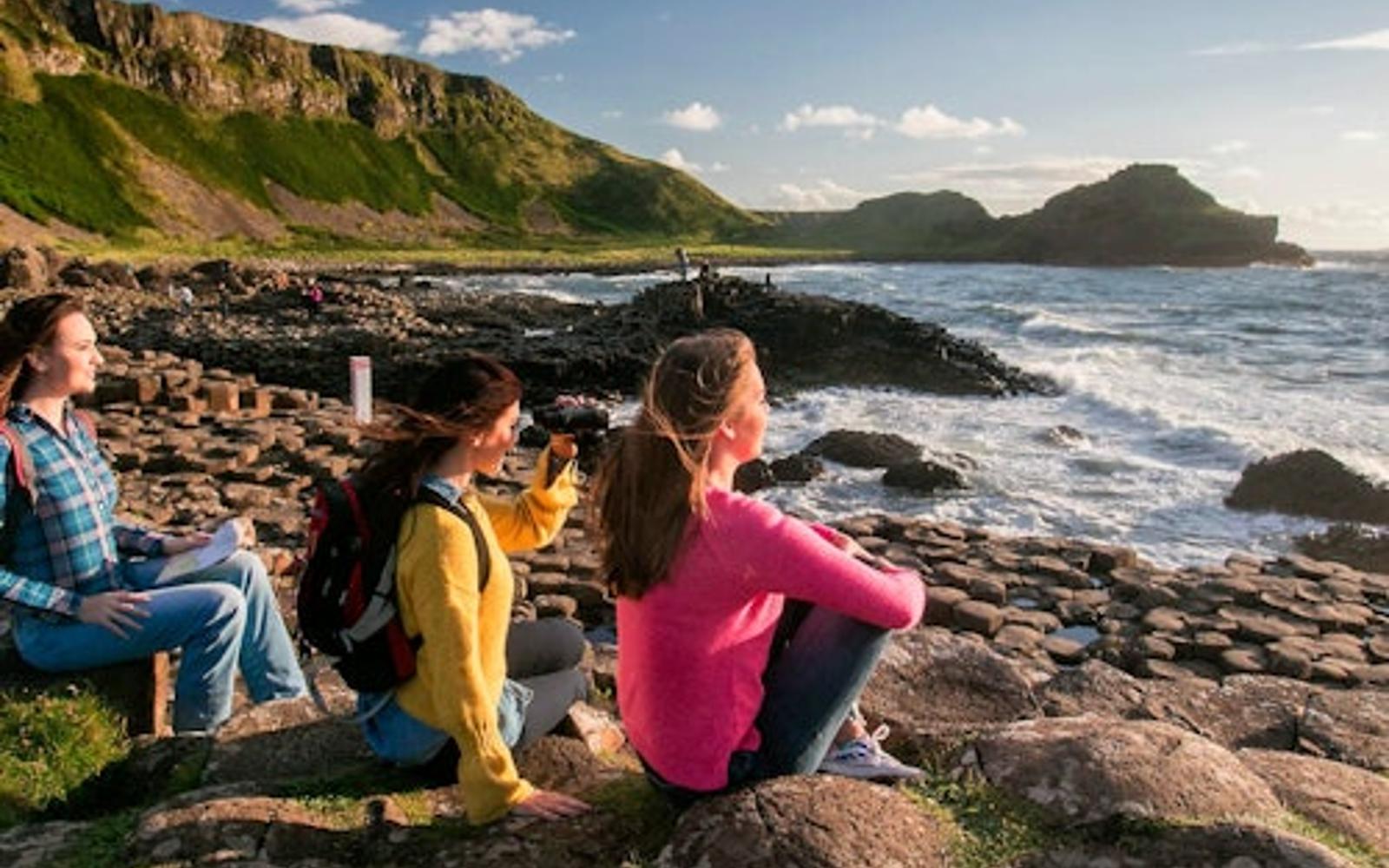 Giant's Causeway & Belfast City: Day Trip from Dublin