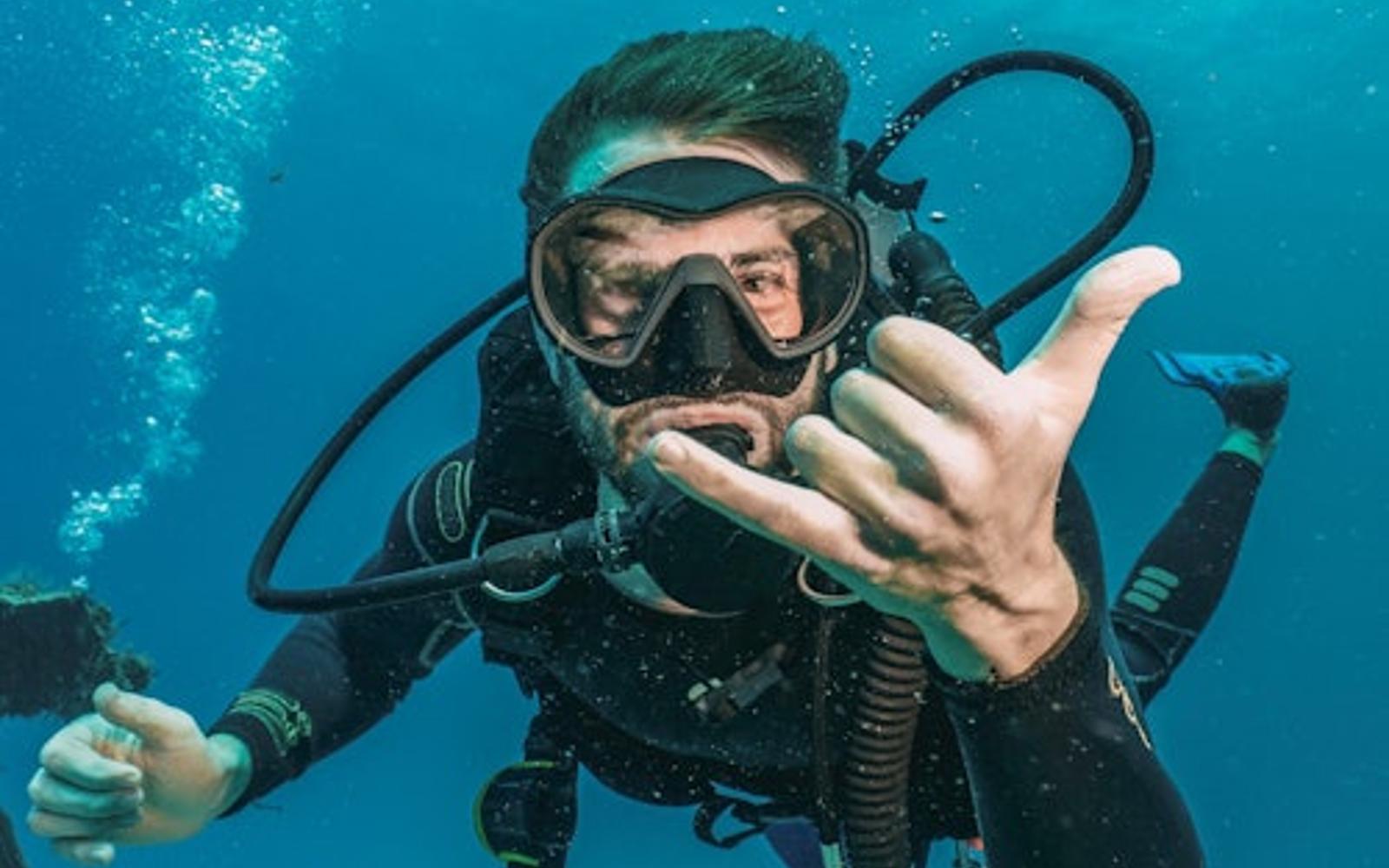Hurghada: Guided Scuba Diving + Transfers + Lunch