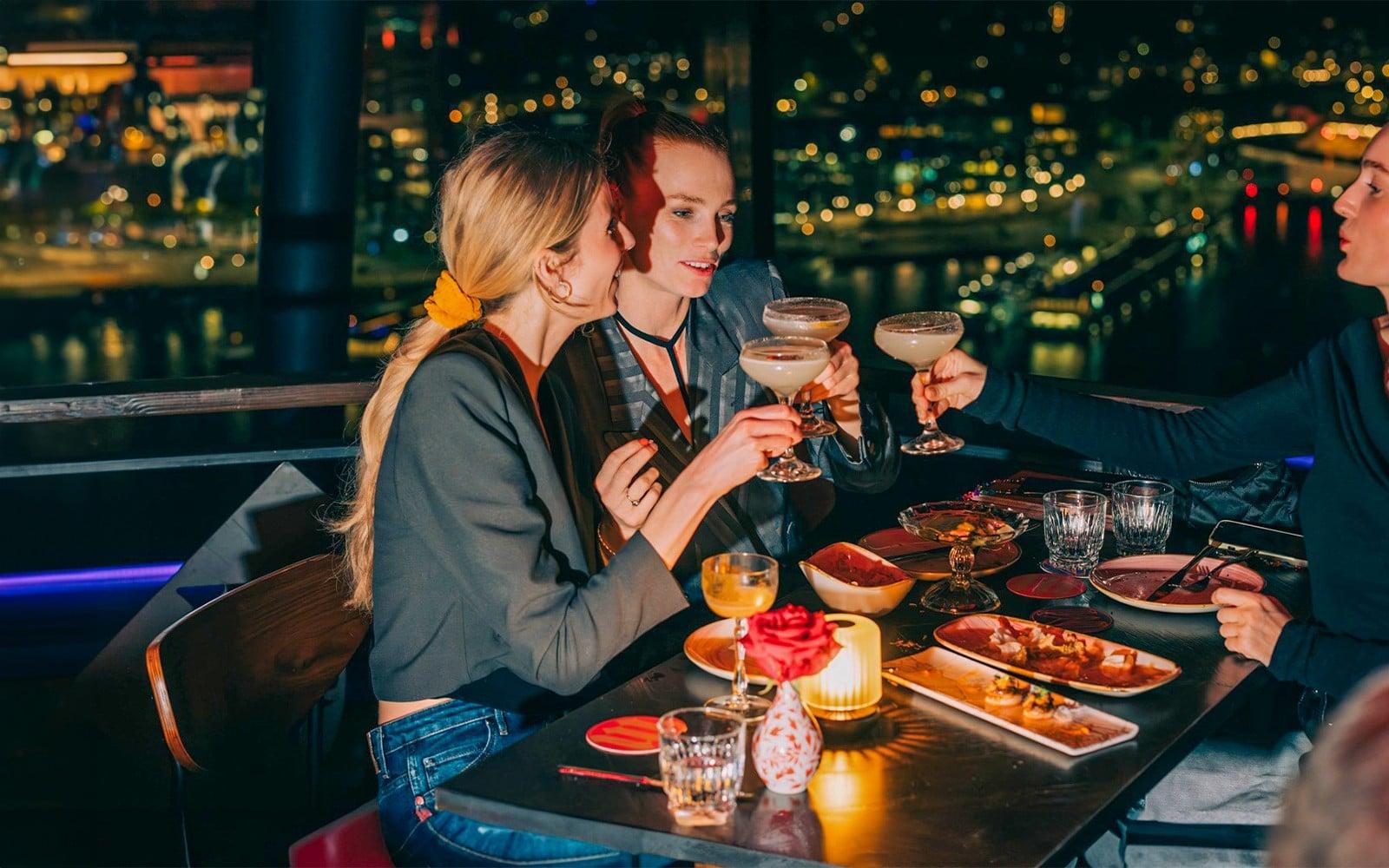 ورود سریع به A'DAM Lookout با گزینه‌های غذاخوری
