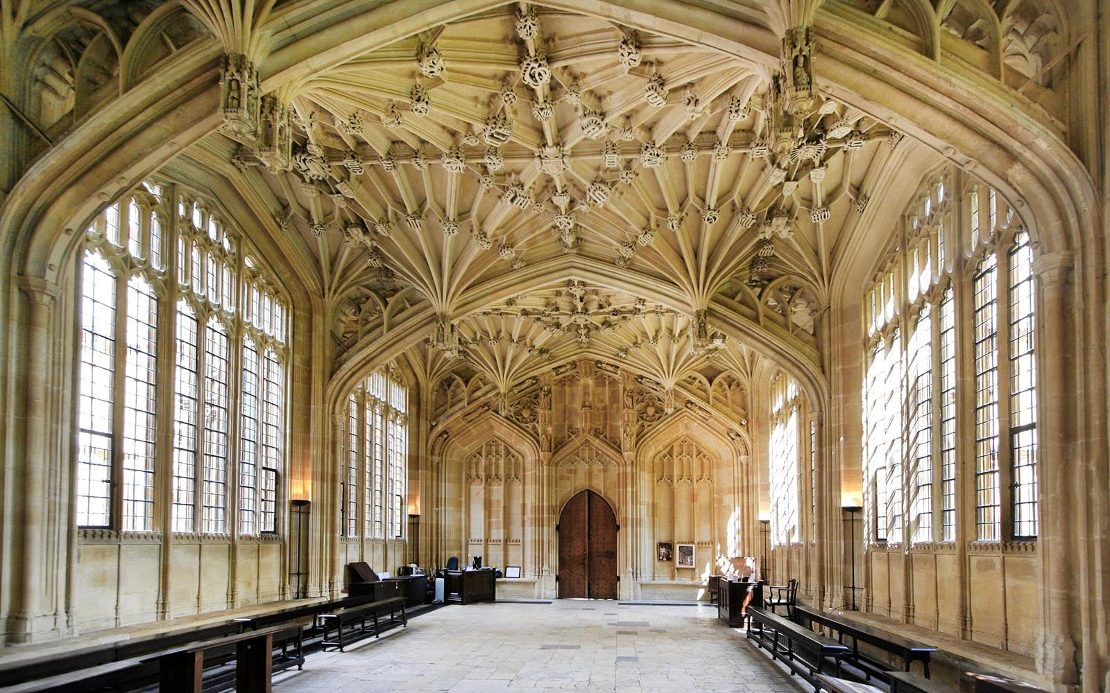 From London: Oxford and Cotswolds Day Trip with Country Pub Lunch tickets, London