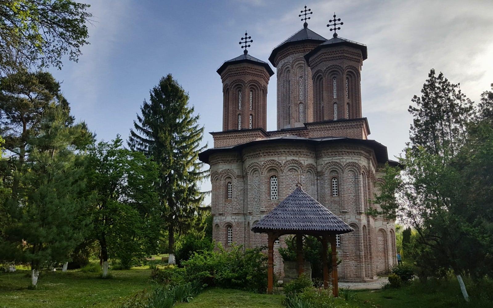  From Bucharest: Mogosoaia Palace & Snagov Monastery (Dracula's Tomb) Day Tour