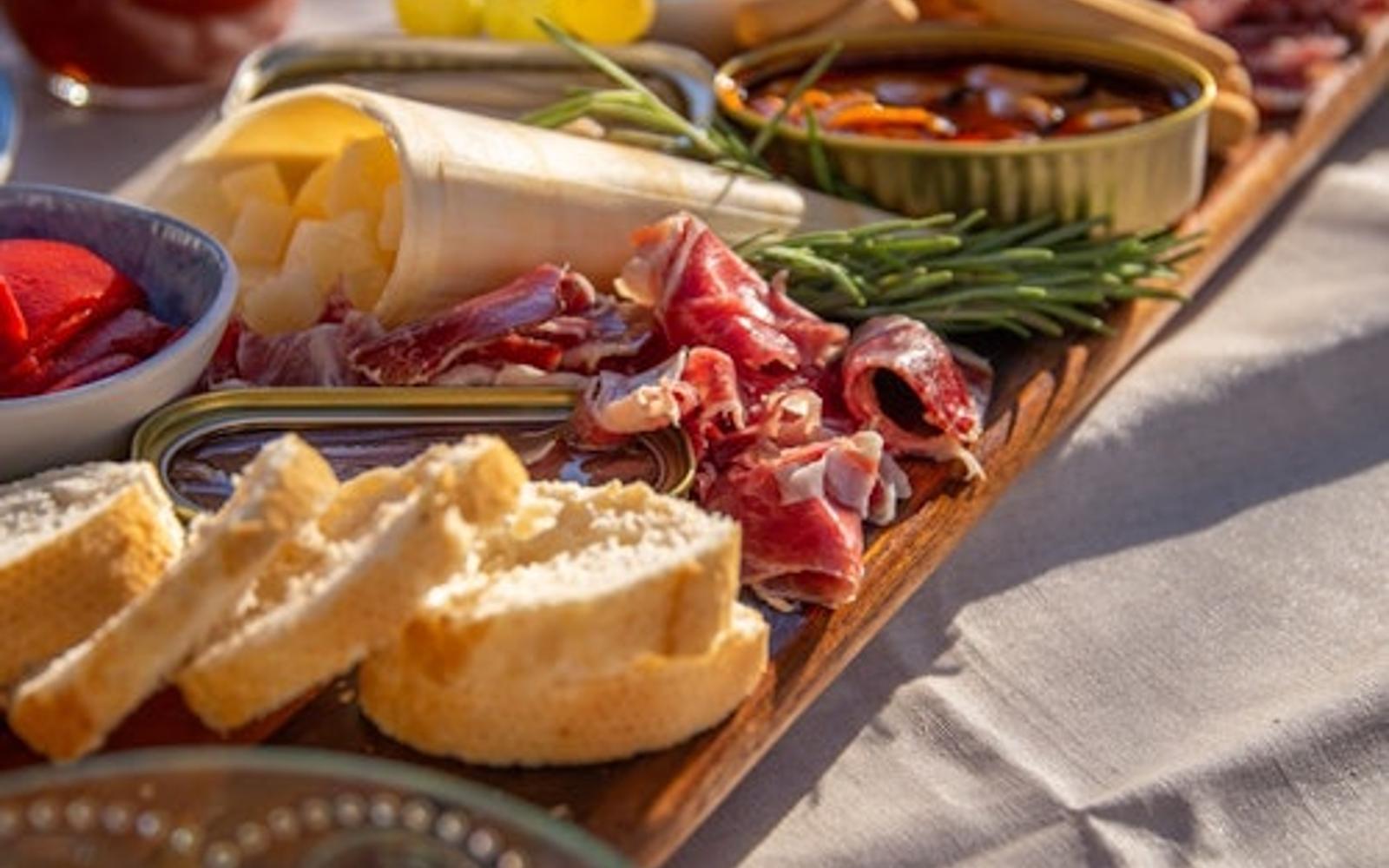 Barcelona: 2-Hr Small-Group Sailing Tour + Tapas