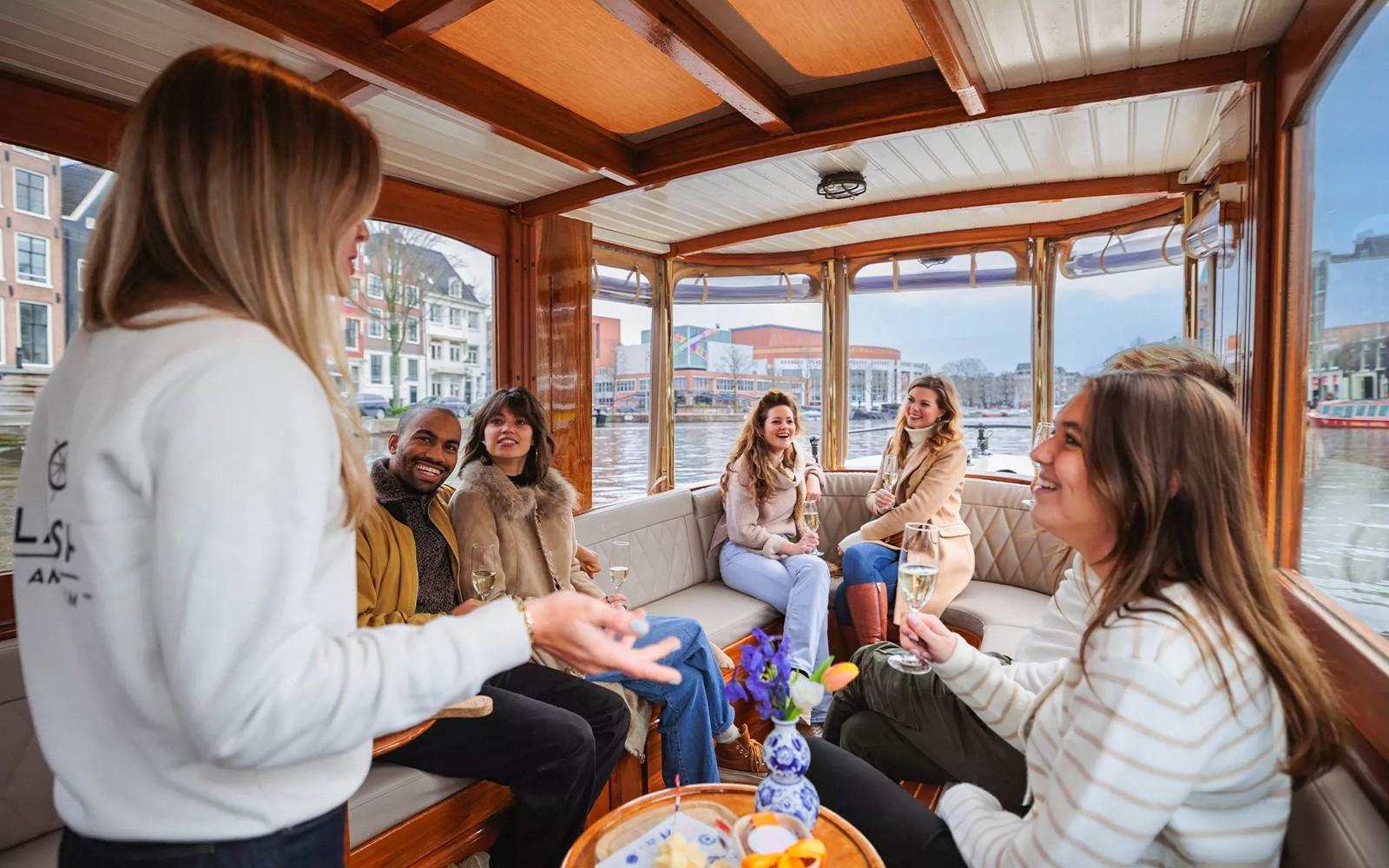 آمستردام: کروز لوکس و عاشقانه با نوشیدنی و میان‌وعده tickets at Flagship Amsterdam - Canal Cruise - Anne Frank, Amsterdam
