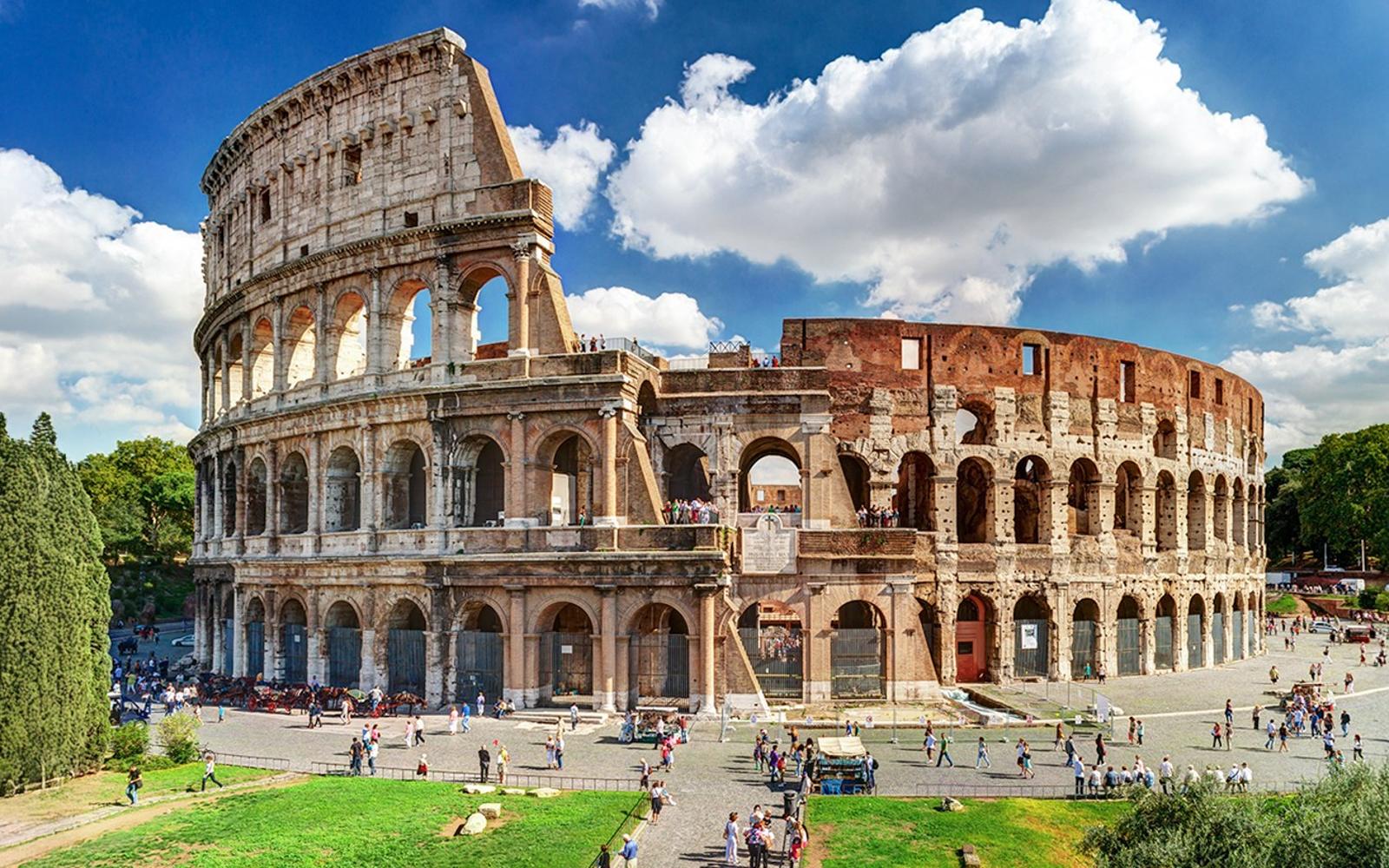 Luggage storage near Colosseum tickets, Rome