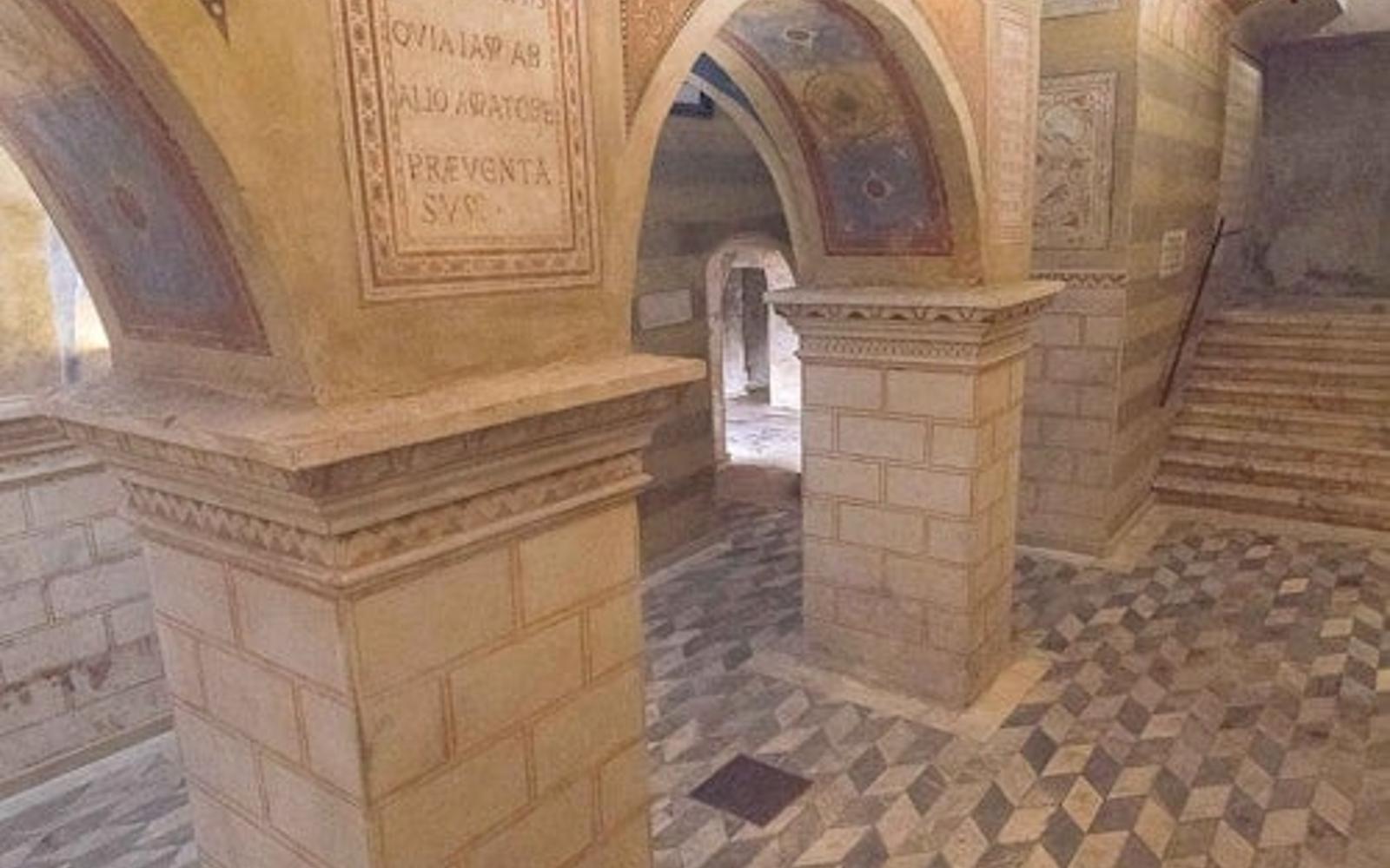 Sant'Agnese in Agone og Krypt: Ledsaget Indgang
