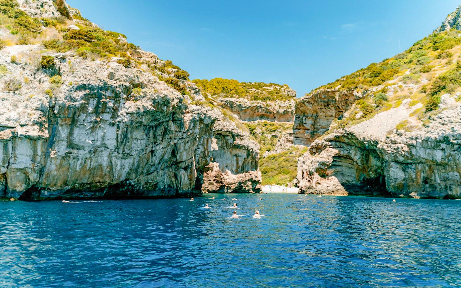 Från Podstrana: Heldagstur till Blå Grottan, Blå Lagunen & 5 öar tickets, Split