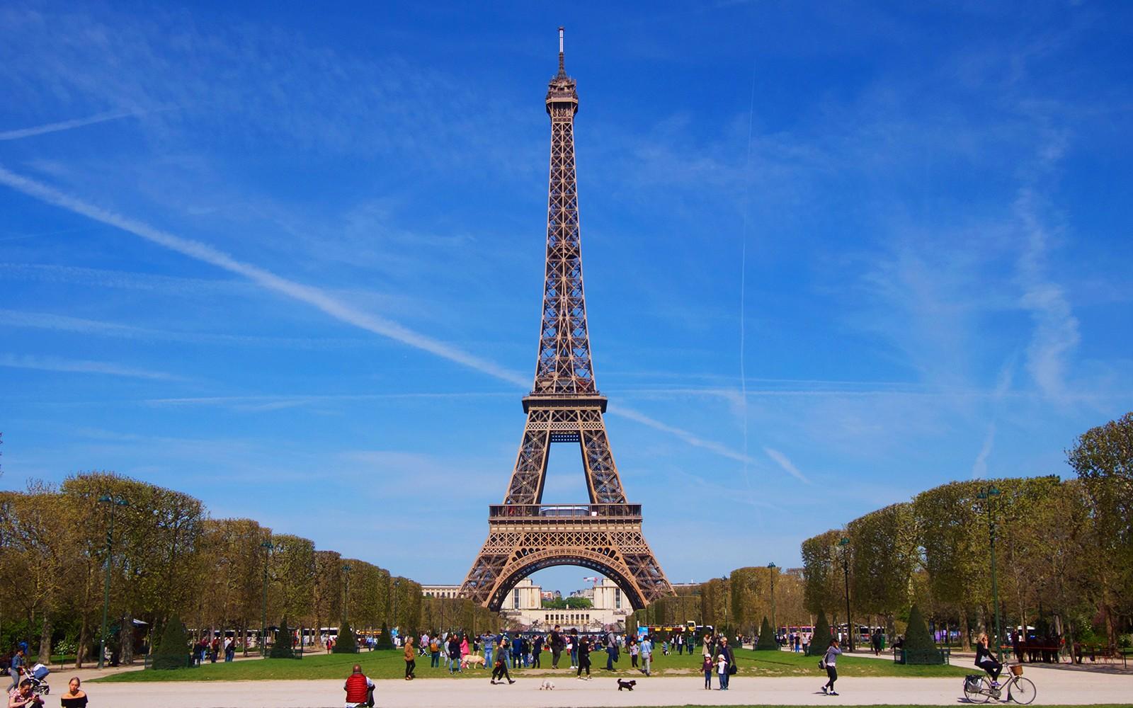 1.5-Hour Small-Group Guided Tour of the Eiffel Tower with Summit Access tickets at Eiffel Tower, Pariz
