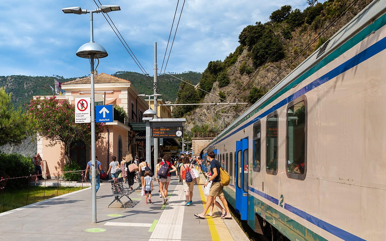 Ab Florenz: Geführte Tour nach Pisa und Cinque Terre