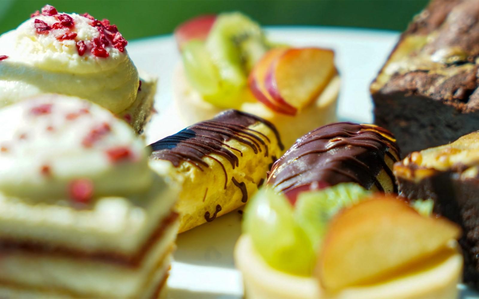 London: Afternoon Tea Sightseeing Bus Tour