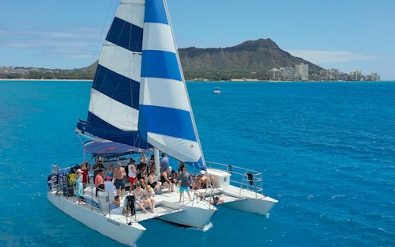 Waikiki: Sailing & Snorkeling Tour