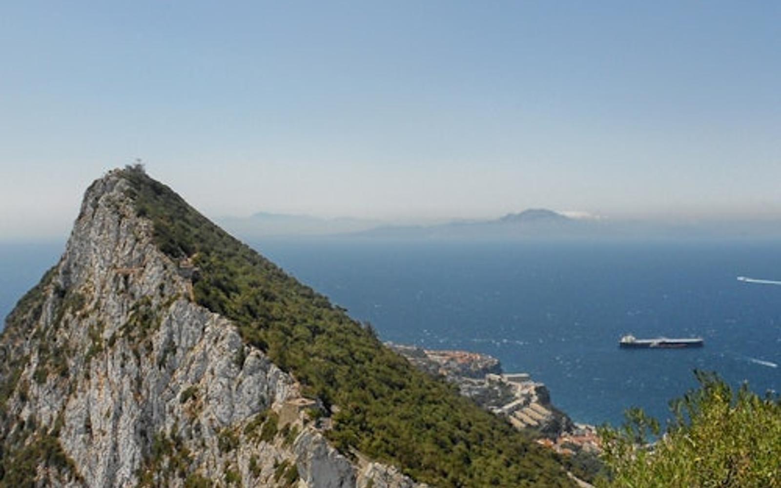 Gibraltar: Guided Day Tour from Seville