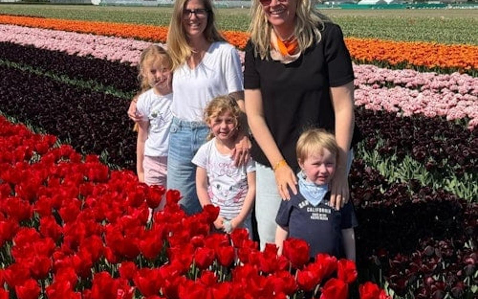 Lisse: Private Bicycle Tour of the Tulip Fields + Drinks tickets at Keukenhof, Lisse