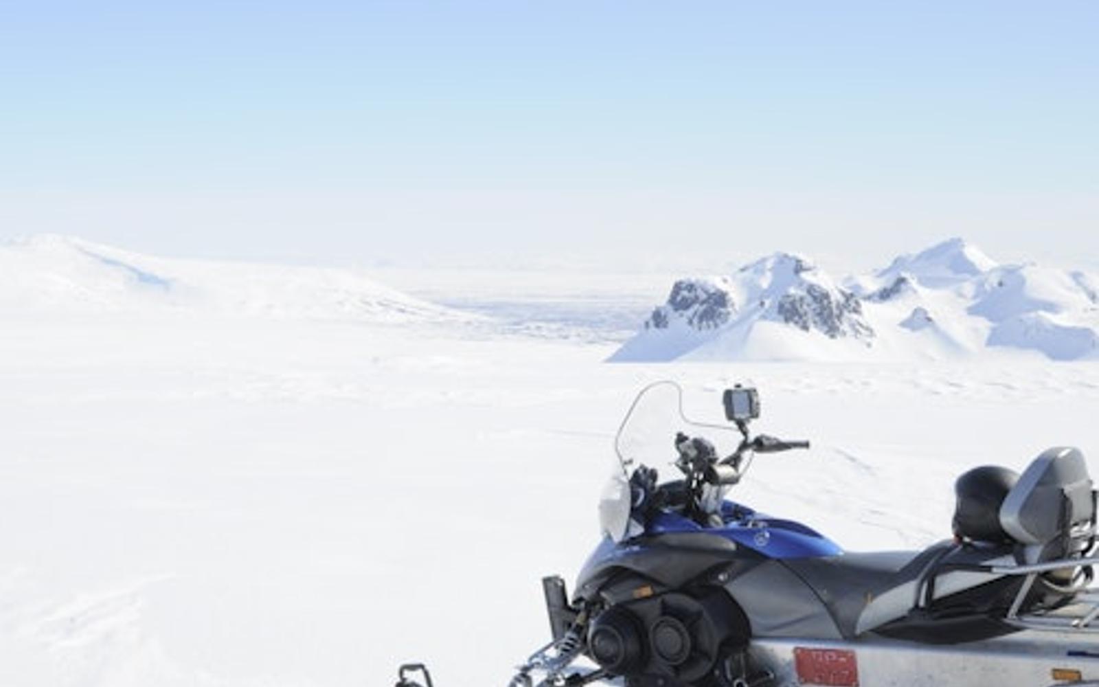 Gullfoss Waterfall: Snowmobiling Tour