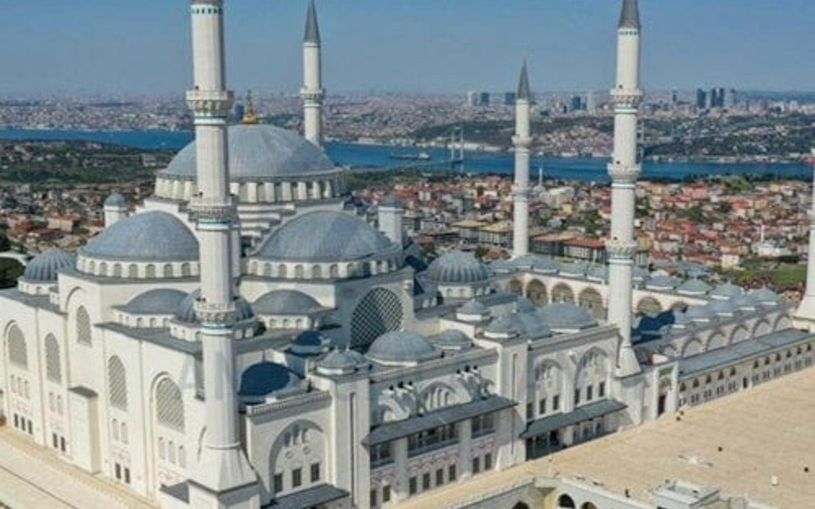 Istanbul: Two Continents Tour by Bus and Bosphorus Cruise