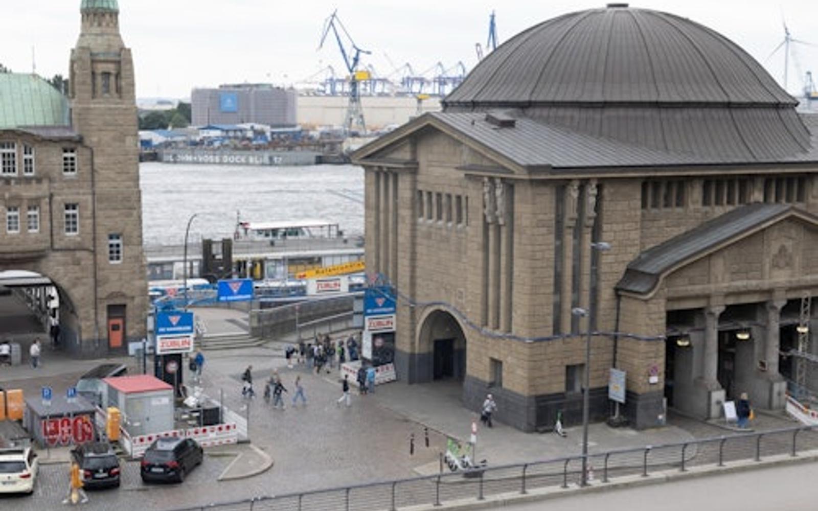 Hamburg: Riverfront Guided Walking Tour in German