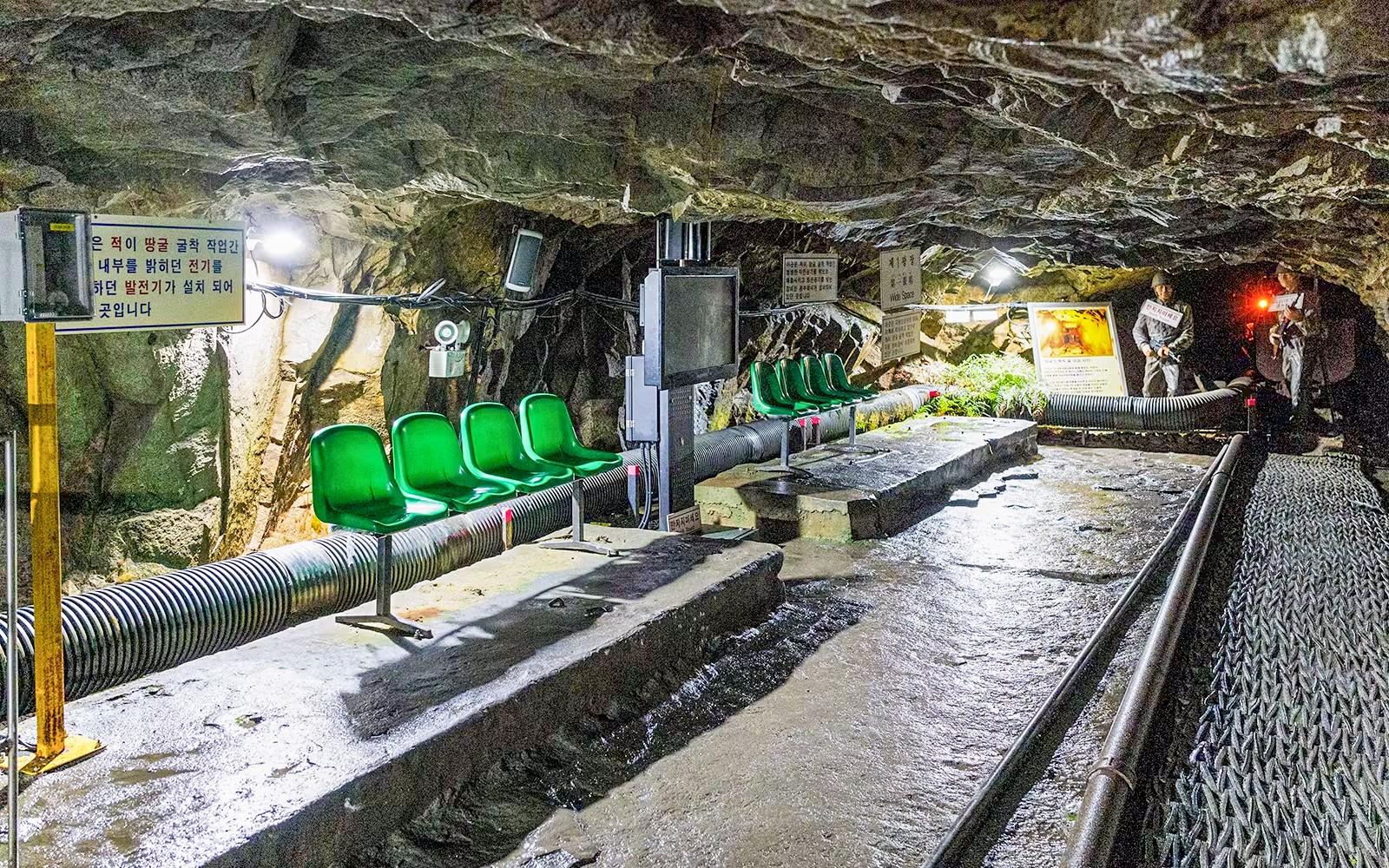 Heldagstur i DMZ till 2:a tunneln, klippstigen och mer tickets at Myeongdong Station Exit 10, Seoul