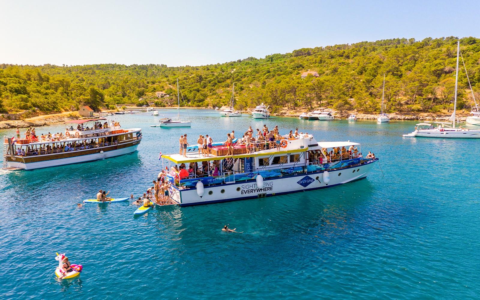 From Split: Blue Lagoon, Shipwreck & Solta Cruise with Lunch