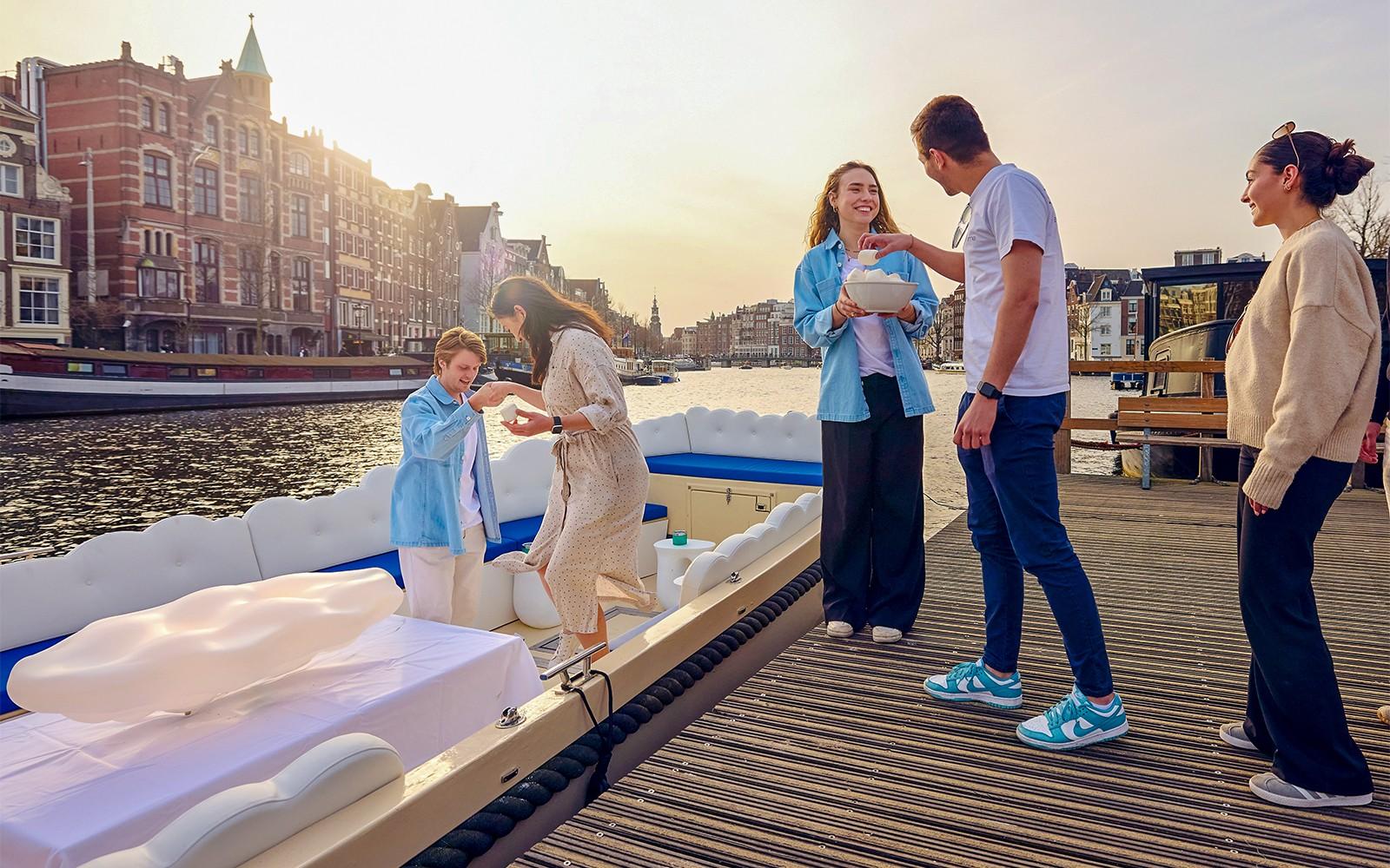 آمستردام: تجربه قایق ابری دوستانه با امکان استعمال دخانیات tickets at Starboard Boats, Amsterdam