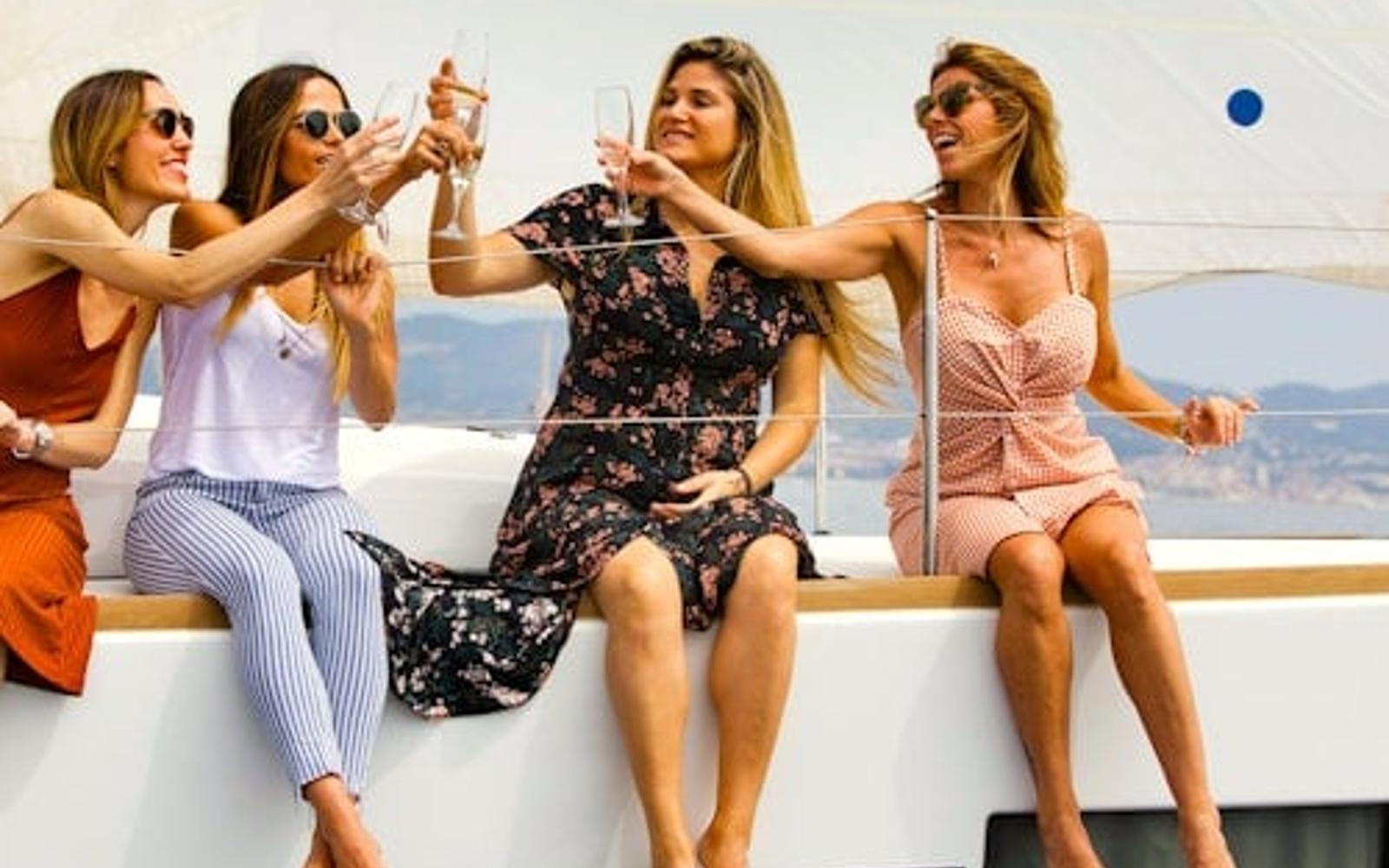 Barcelona: Excursió de Vela amb Begudes i Aperitius