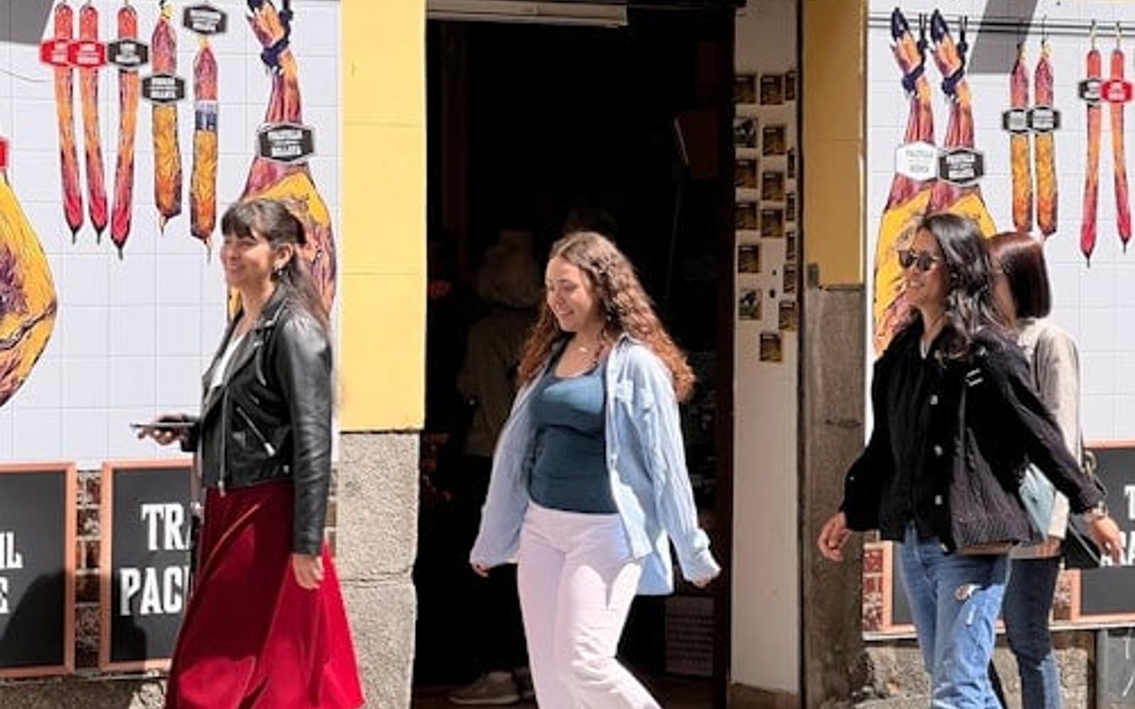 Madrid: Walking Tour + Flamenco Show with Optional Tapas