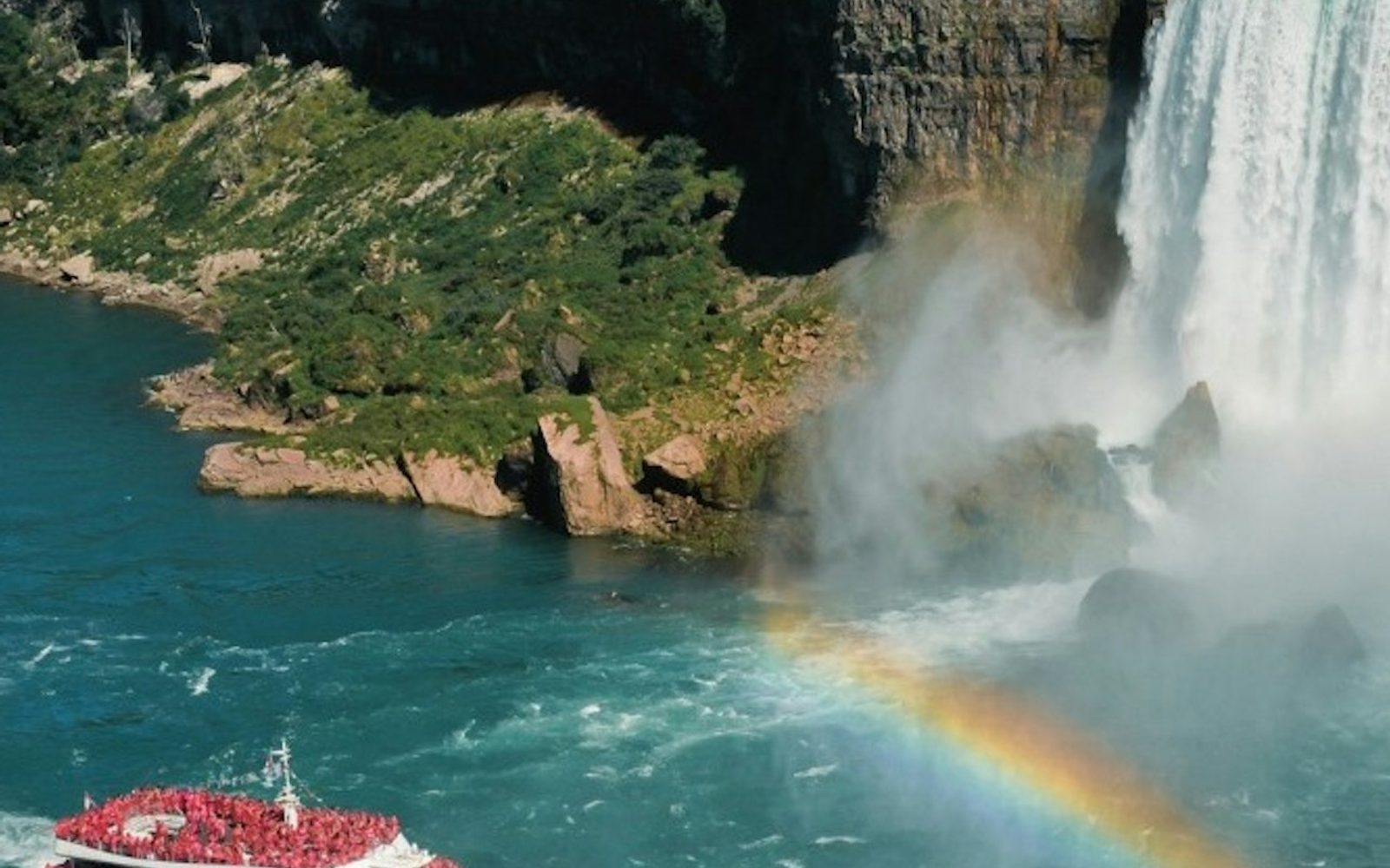 Niagara Falls (CA): Guided Bus Tour + Boat Cruise + Maple & Chocolate Tastings