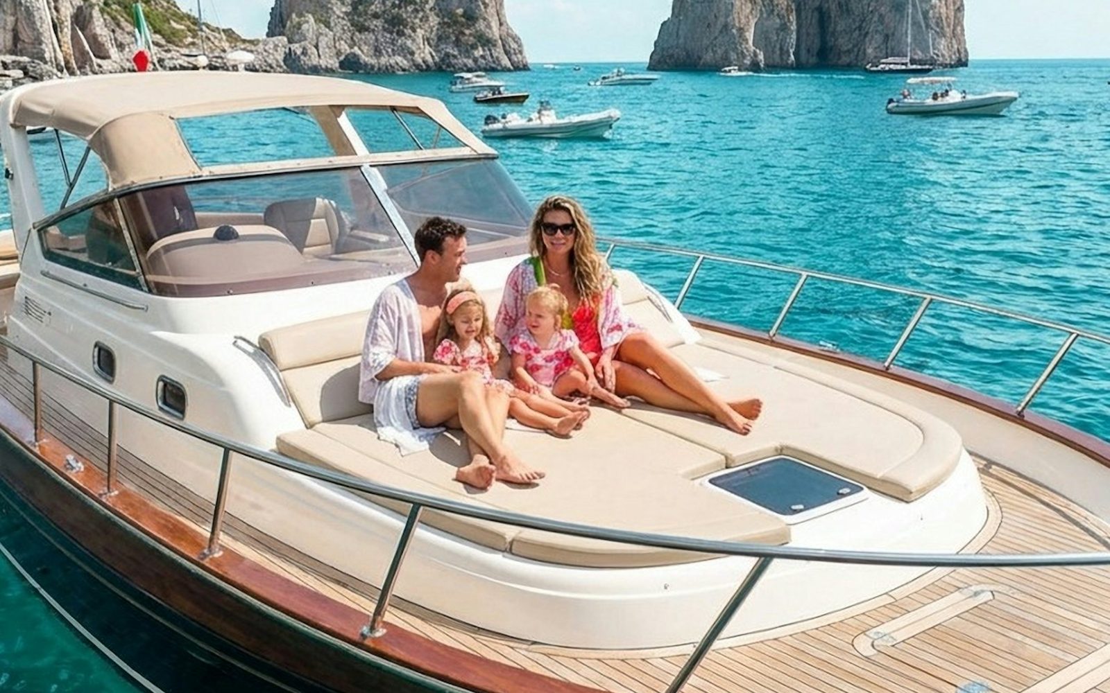 Capri: Guided Yacht Tour + Brunch + Drinks + Blue Grotto Visit