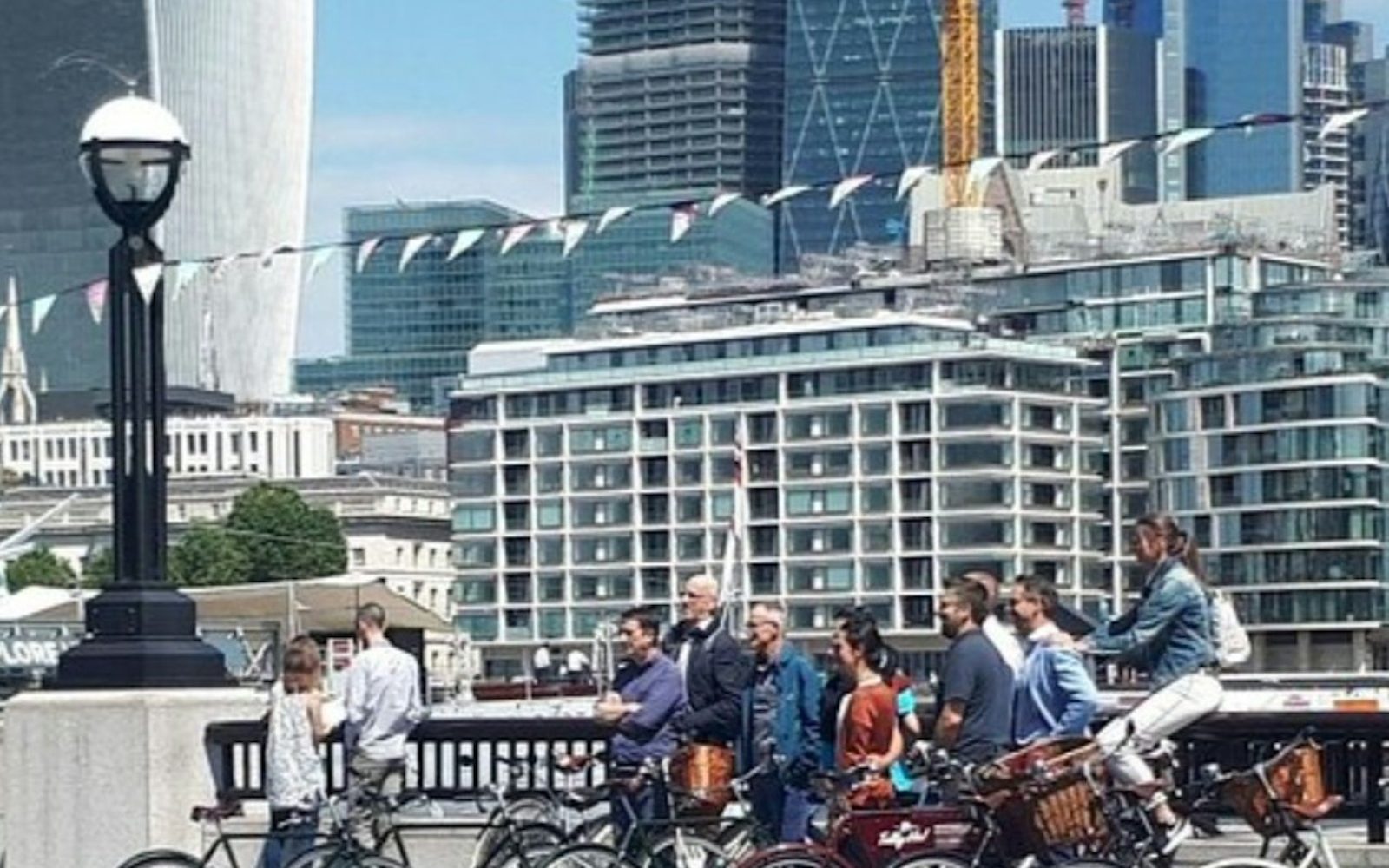 London: Bike Tour to Explore Hidden Gems