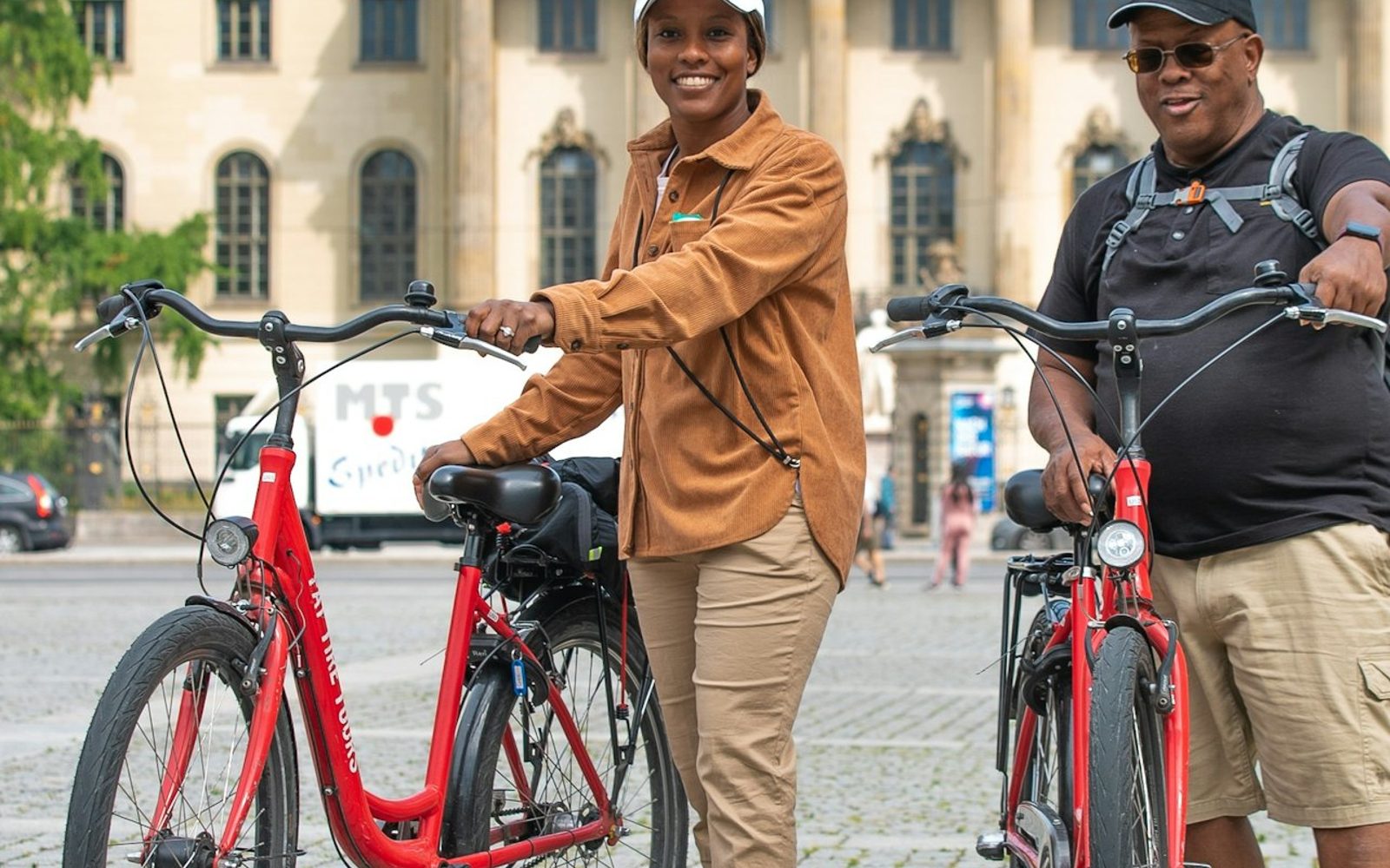 Berlin: Guided Bike Tour with Beer Garden Stop