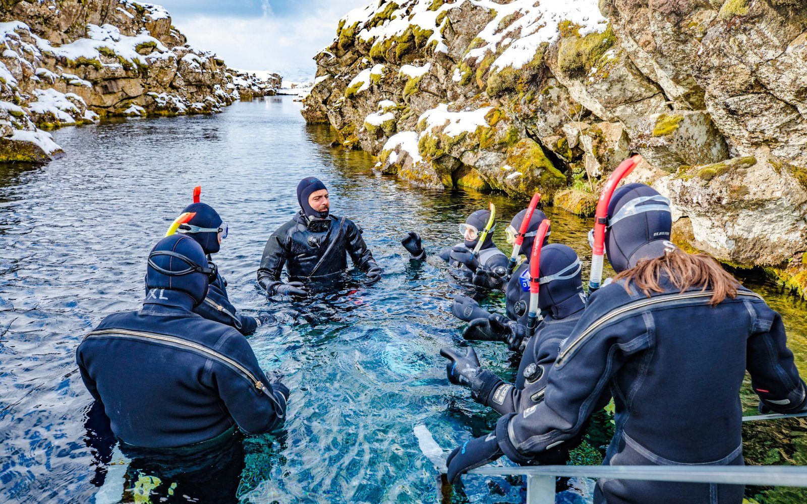 Silfra: Snorkeling or scubadiving between two continents tour with photos
