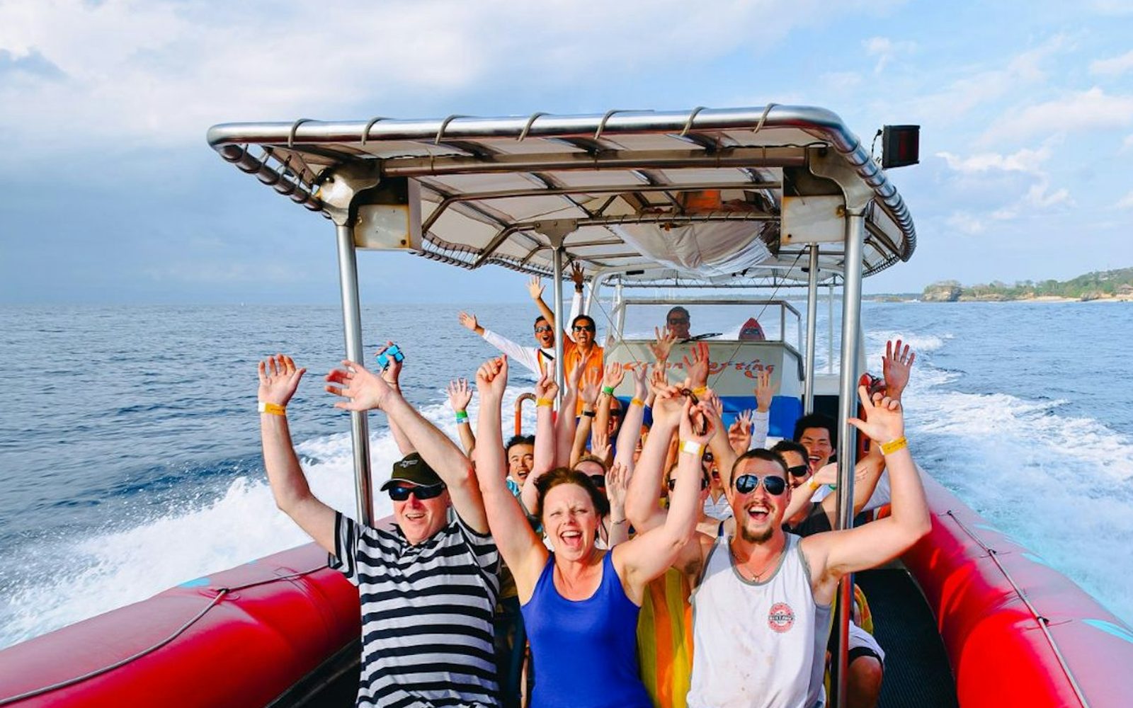 Nusa Penida: Snorkeling Cruise from Bali + Guided Island Tour + Lunch