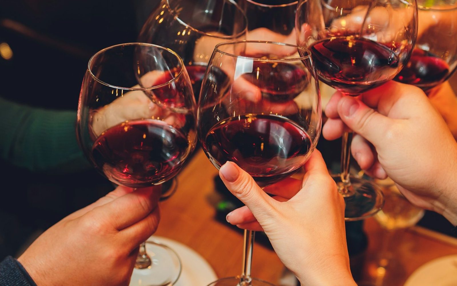 Milan: Local Aperitivo + Street Food Tour