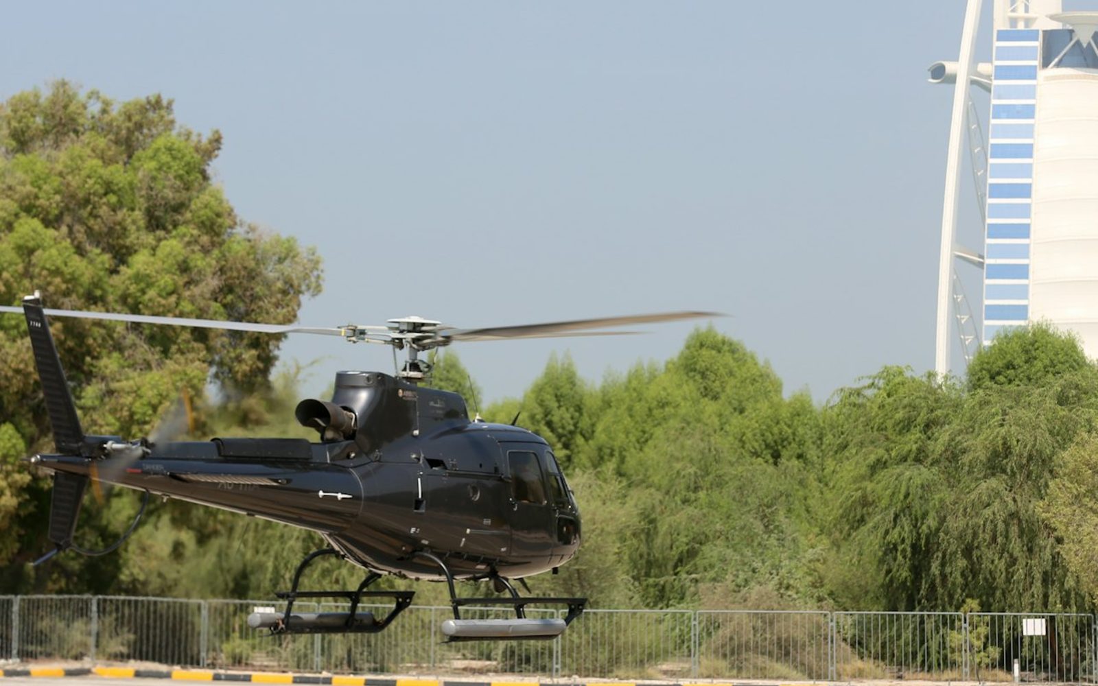 Dubai Helicopter Ride: 30-Min Grand Tour of Dubai